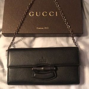 Gucci women's wallet black.